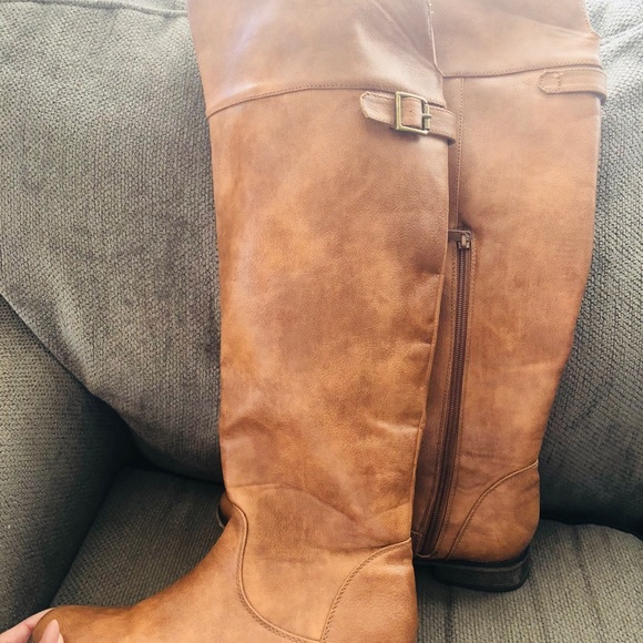 Knee high boots - Picture 2 of 7